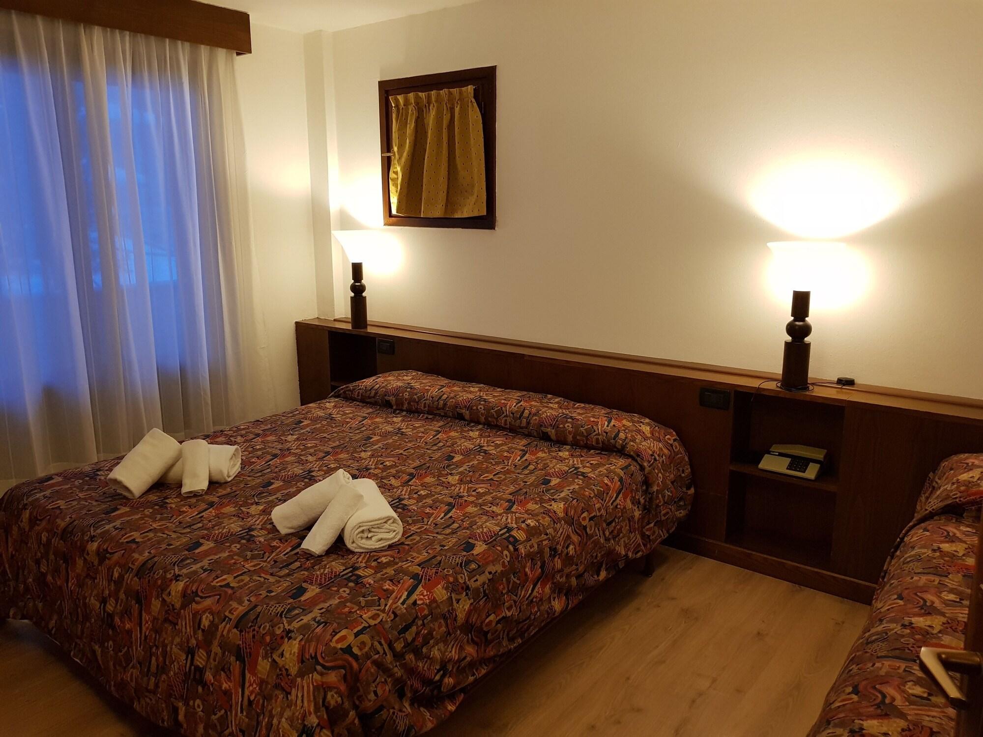 Hotel Alle Tre Baite Санта Катерина Валфурва Екстериор снимка