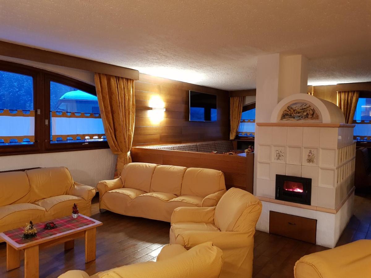 Hotel Alle Tre Baite Санта Катерина Валфурва Екстериор снимка