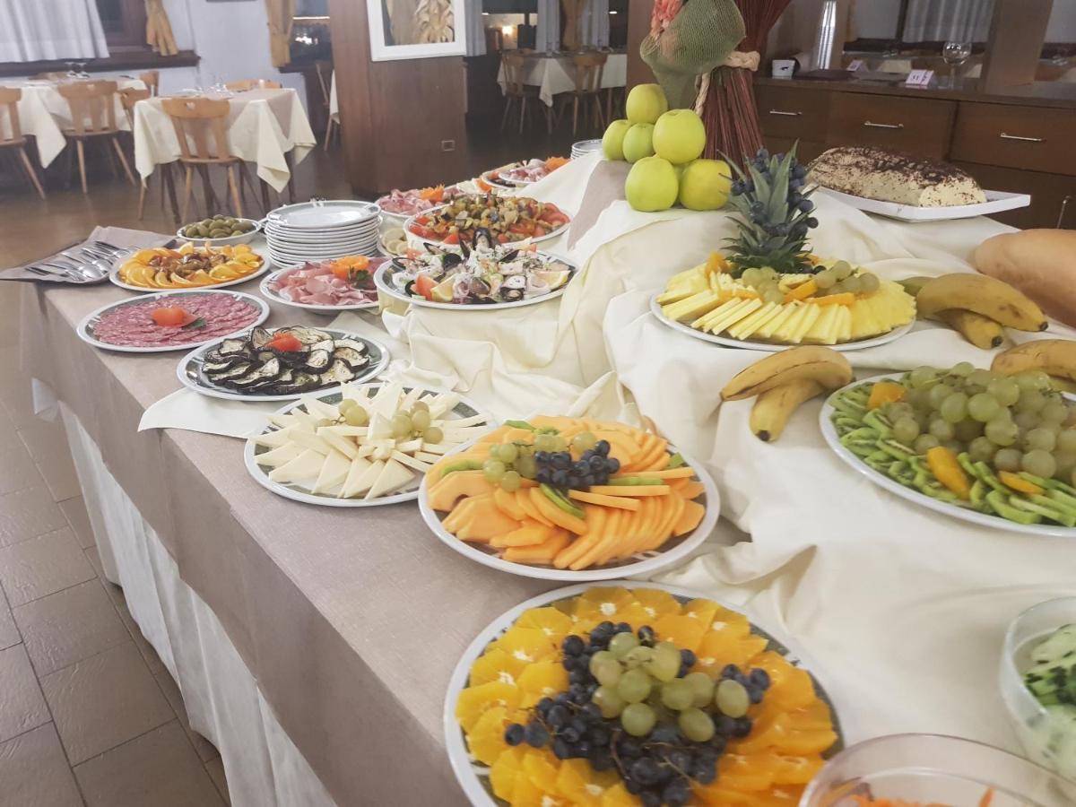 Hotel Alle Tre Baite Санта Катерина Валфурва Екстериор снимка