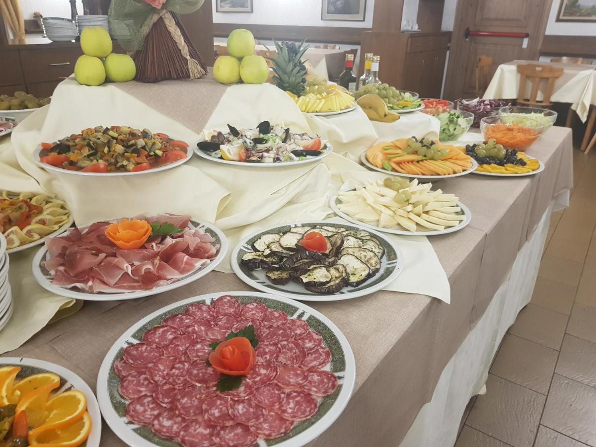 Hotel Alle Tre Baite Санта Катерина Валфурва Екстериор снимка