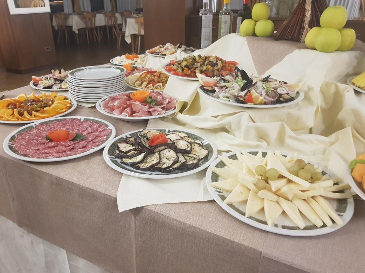 Hotel Alle Tre Baite Санта Катерина Валфурва Екстериор снимка