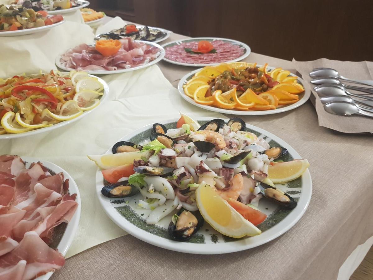 Hotel Alle Tre Baite Санта Катерина Валфурва Екстериор снимка