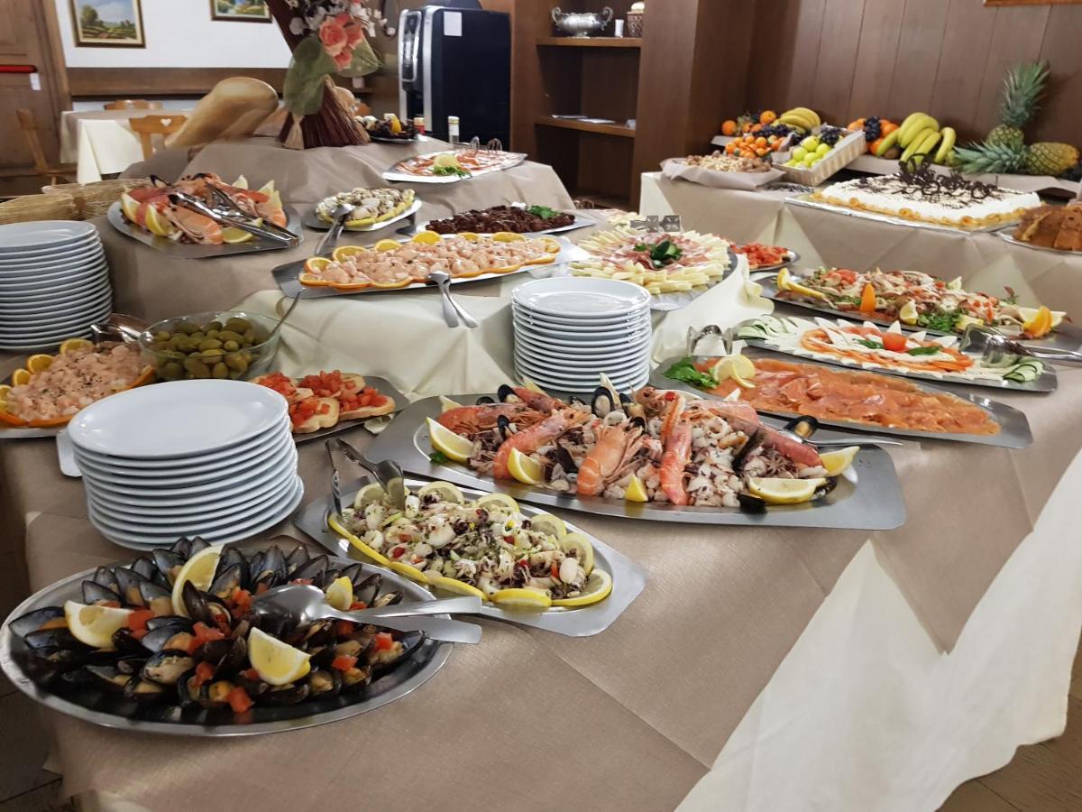 Hotel Alle Tre Baite Санта Катерина Валфурва Екстериор снимка