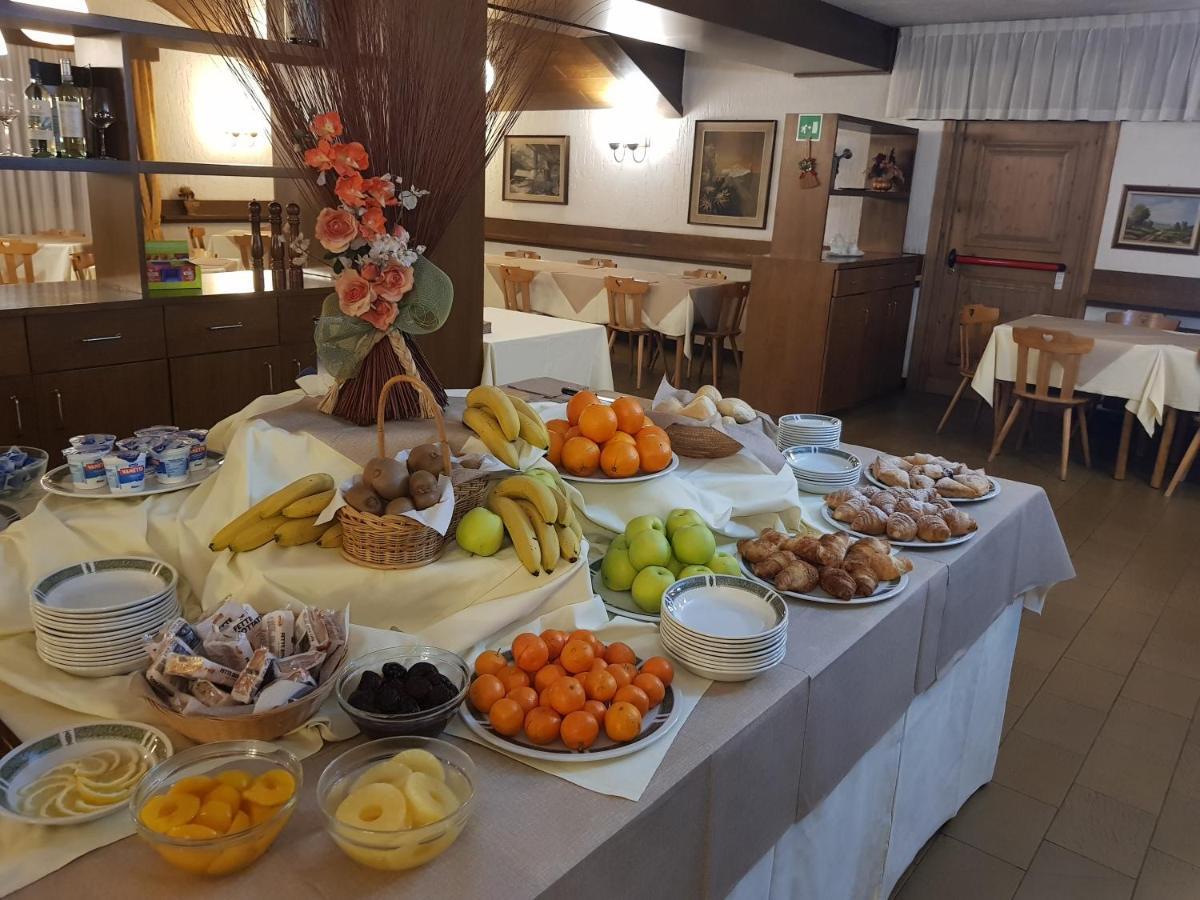 Hotel Alle Tre Baite Санта Катерина Валфурва Екстериор снимка