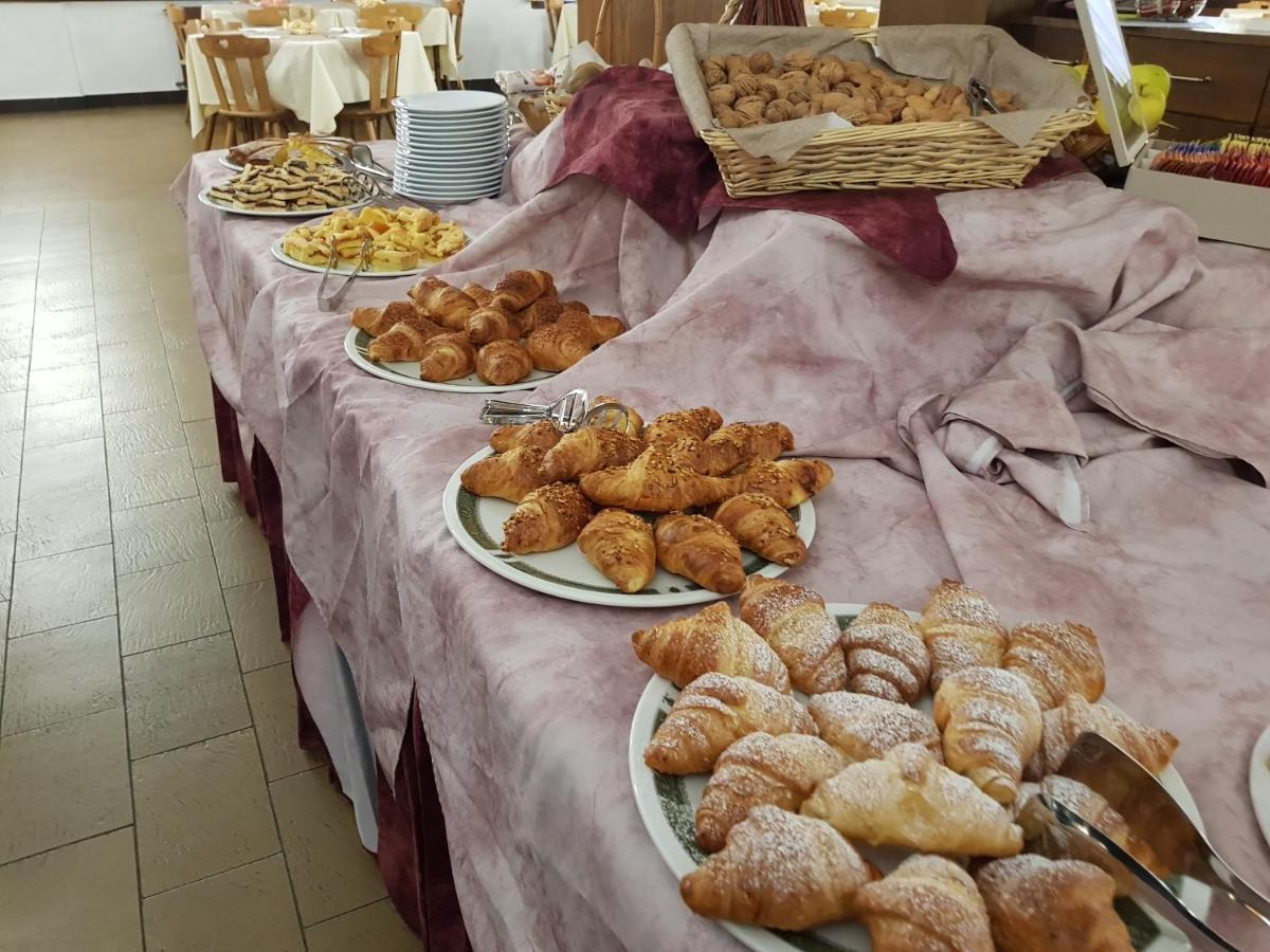 Hotel Alle Tre Baite Санта Катерина Валфурва Екстериор снимка