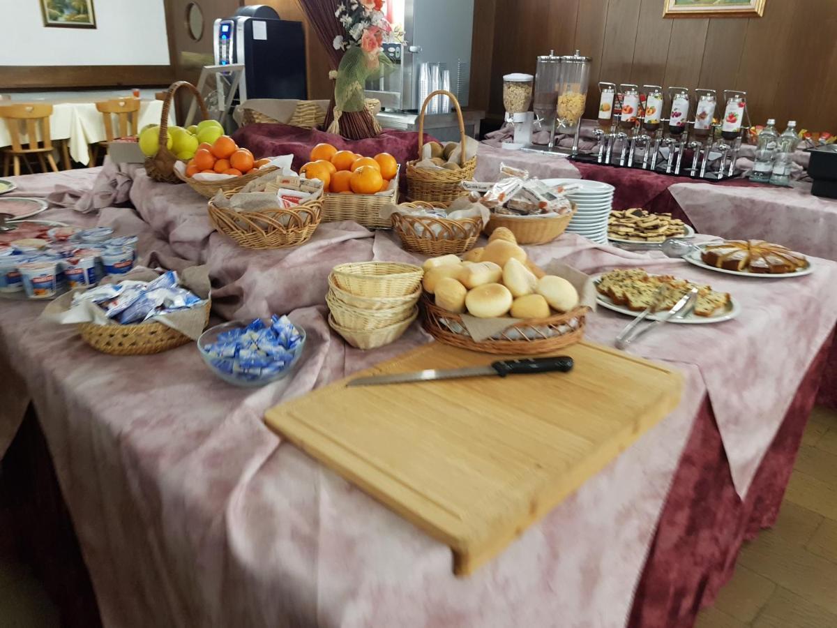 Hotel Alle Tre Baite Санта Катерина Валфурва Екстериор снимка
