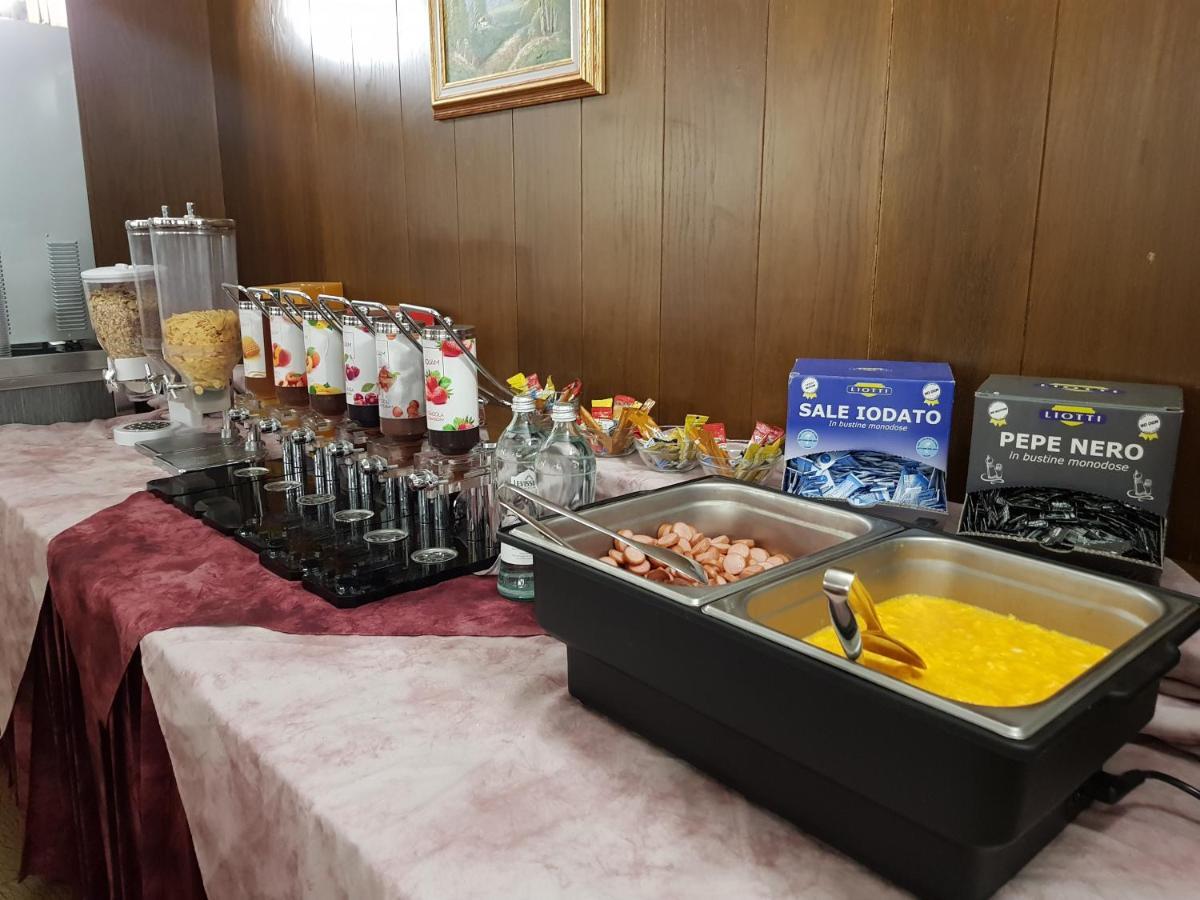 Hotel Alle Tre Baite Санта Катерина Валфурва Екстериор снимка